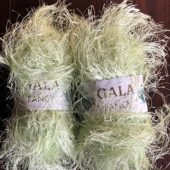 Gala Fancy Light Mint Green Fur Yarn Lots Skeins - Picture 3 of 3